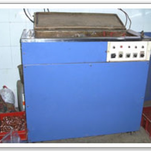 Ultrasonic vapour degreasing machine