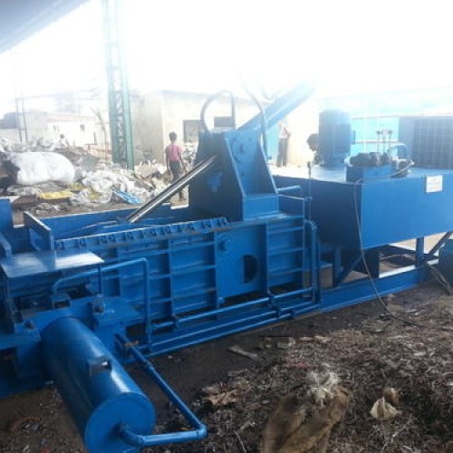 Hydraulic scrap baling press