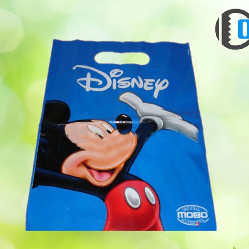 Plastic shopping bag with handle hole