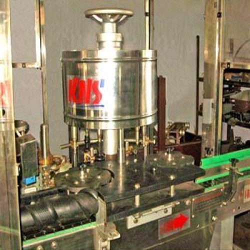 Rotary labeling machines