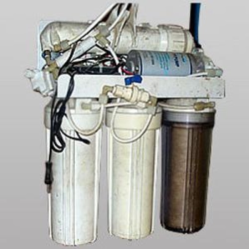 Manual reverse osmosis system