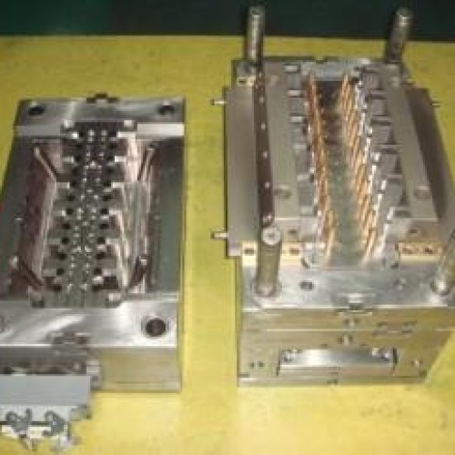 Sell/design all kinds of plastic injection mold