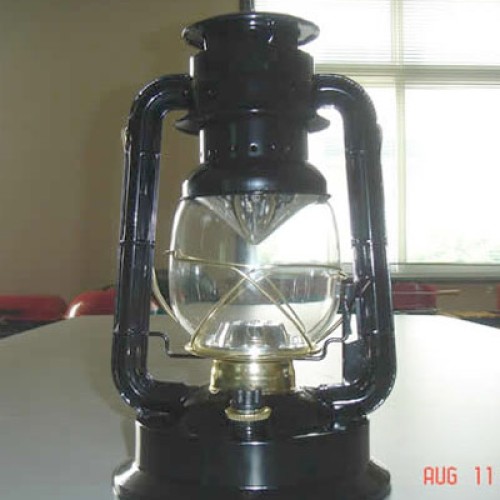 Battery hurricane lantern