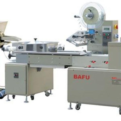Flow wrap candy packaging machine