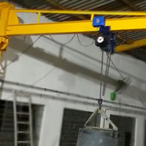 Hydraulic floor crane