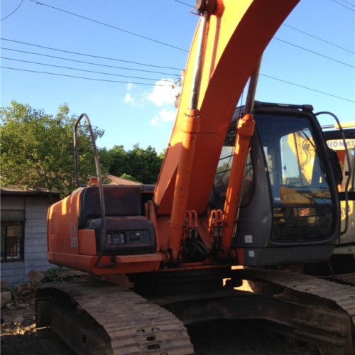 Used hitachi excavator zx200, ex100,ex200-1,ex200-3,ex200-5,ex200-6,ex300,zx210,zx230,zx250.zx300