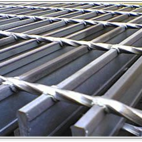 Heavy duty steel grating