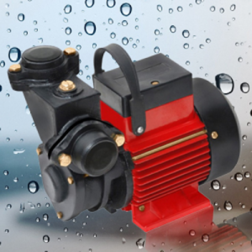 Self priming pump