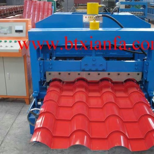 Roll forming machine