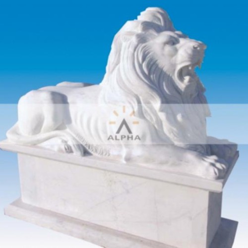 Garden marble lion statues