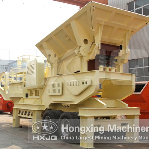 Mobile stone crushing machine