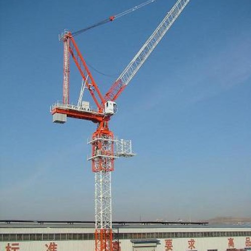 Luffing tower crane