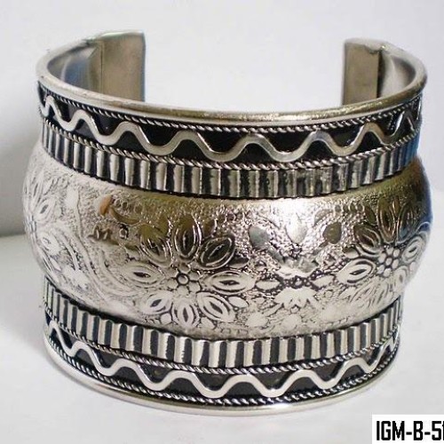 Bracelet & bangle