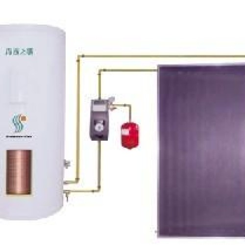 Separated pressurized flate-plate solar water heater