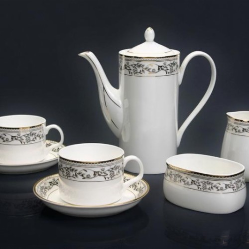 Porcelain dinner set