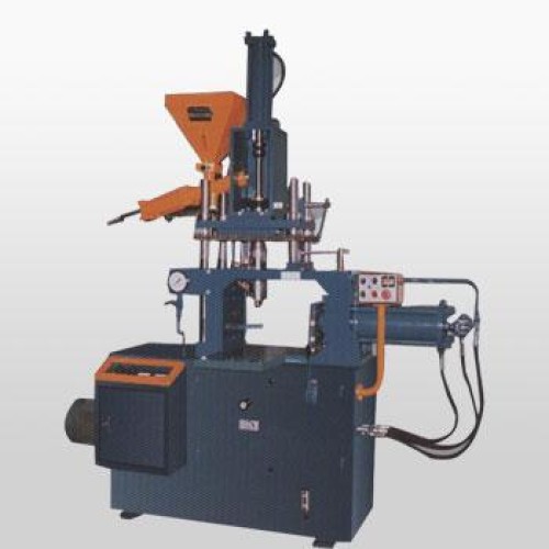 Auto injection plunger type vertical plastic molding machine