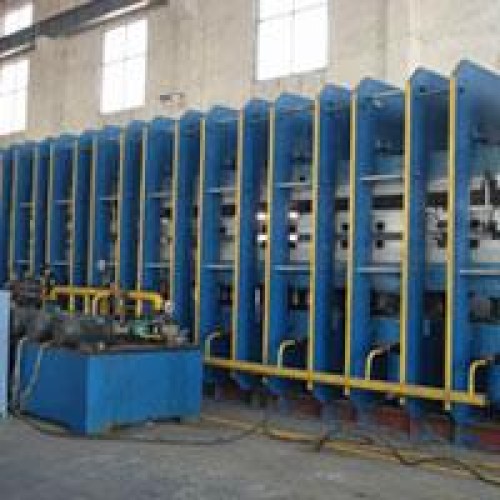 Hydraulic press for conveyor belt