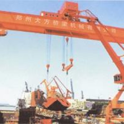 Shipyard gantry crane