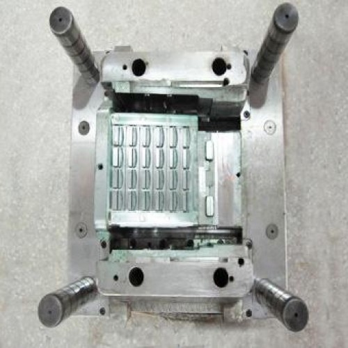 Plastic injection mould (mold)