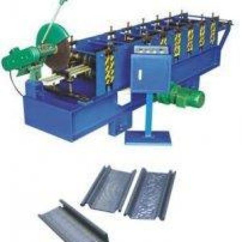 Shutter door roll forming machine