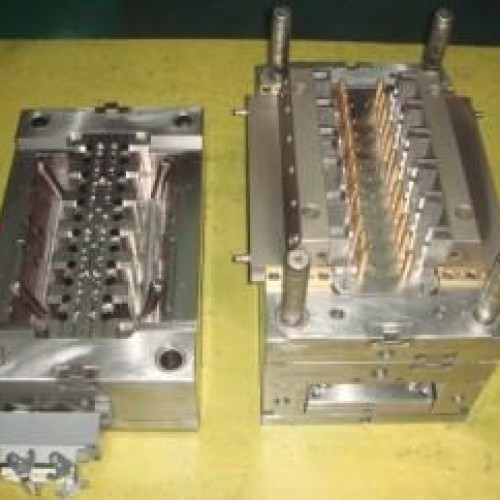 sell/design all kinds of plastic injection mold