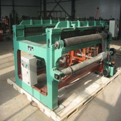 Hexagonal wire mesh machine