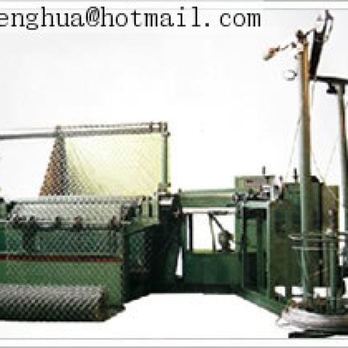 Chain link fence machine