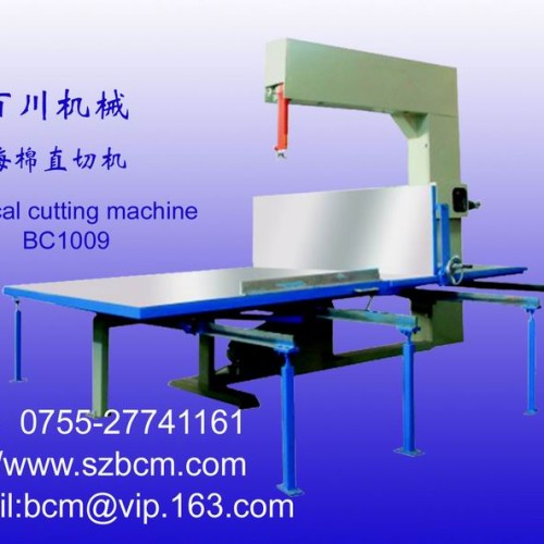 Vertical foam cutting machine