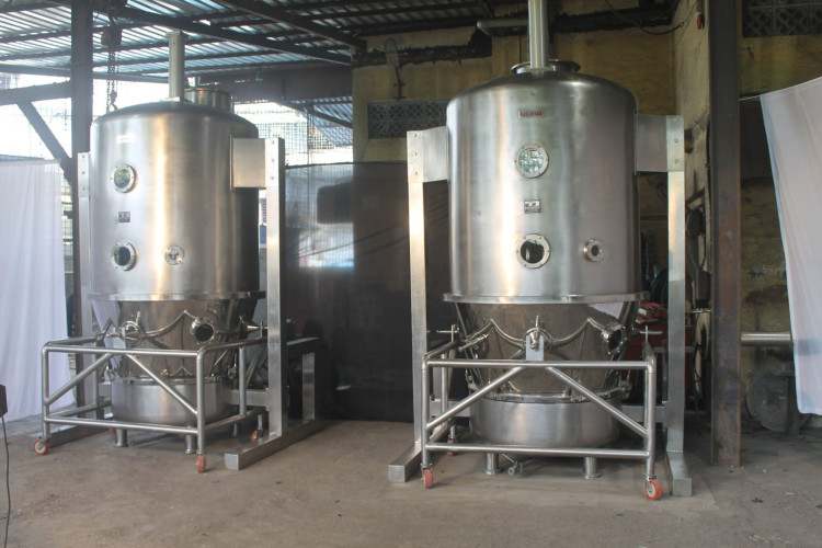 Fluid bed dryer machine